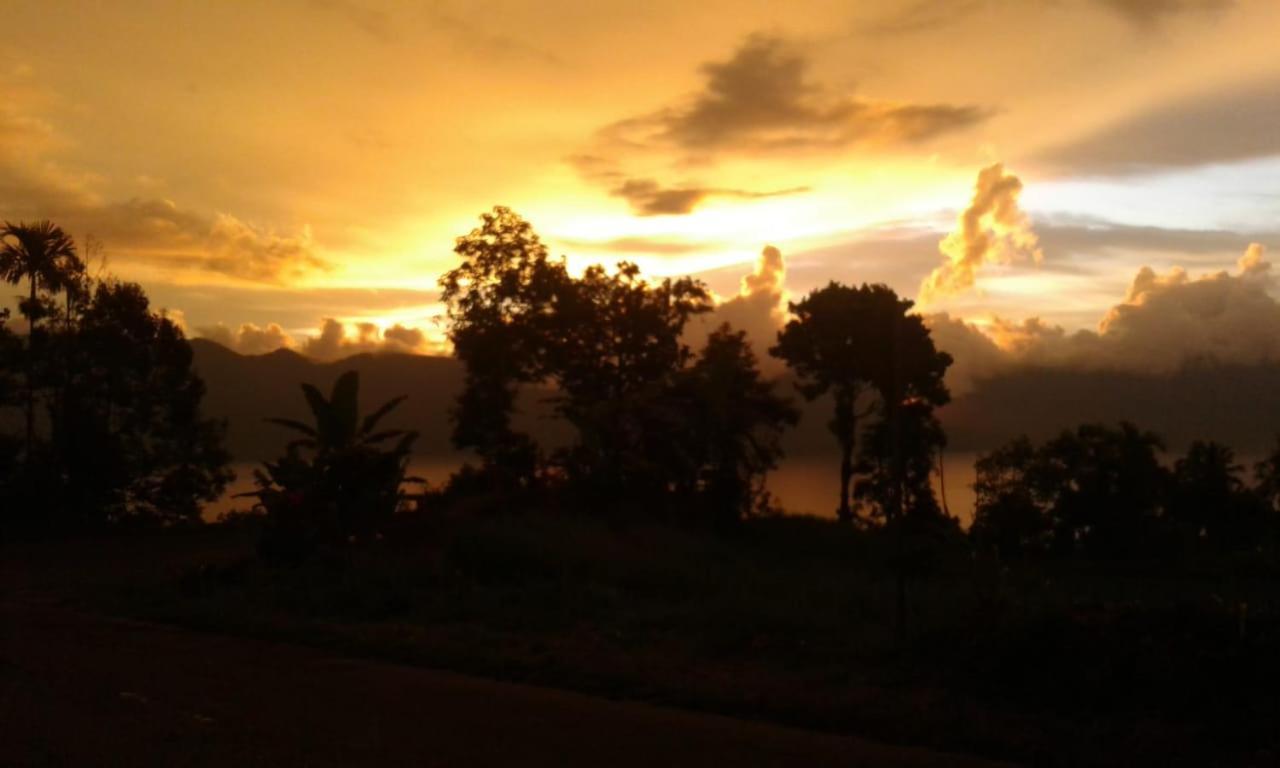 Maninjau Bagoes View Cottages מראה חיצוני תמונה